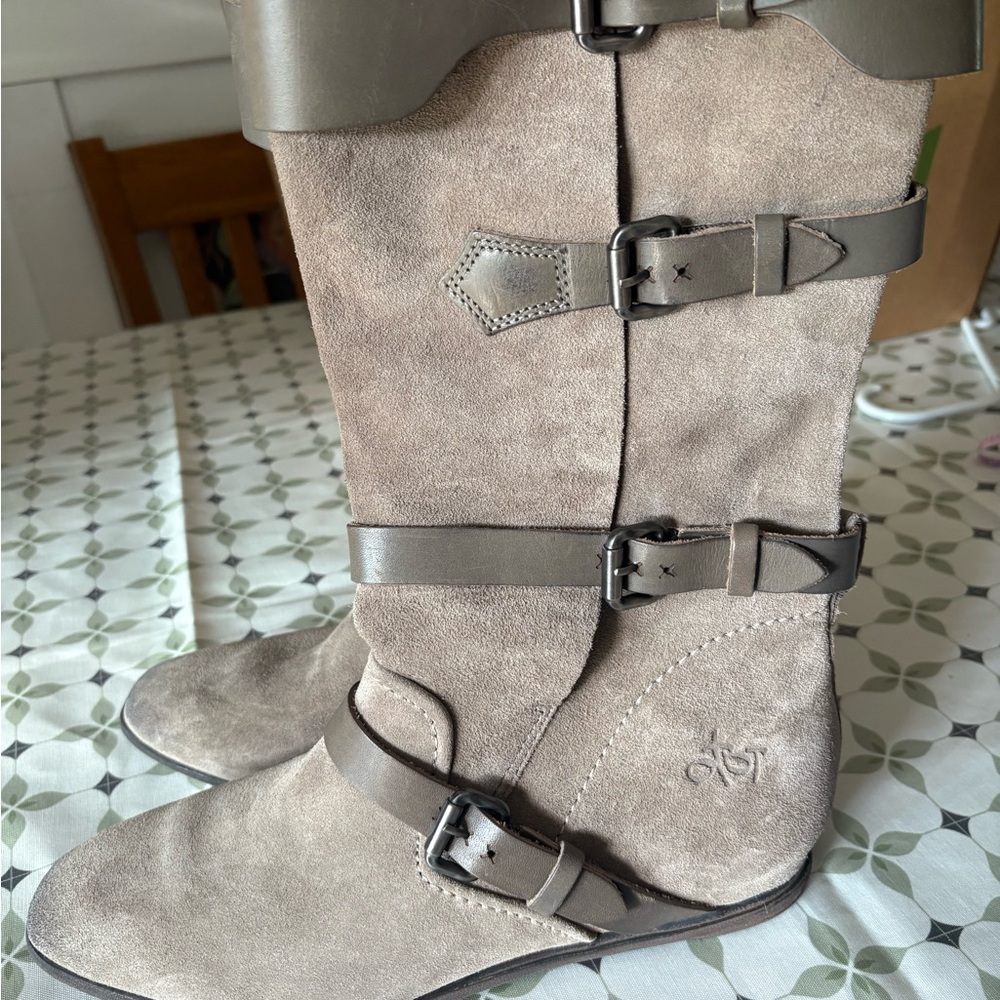 NWOT OTBT Stylish Tan Suede calf boots